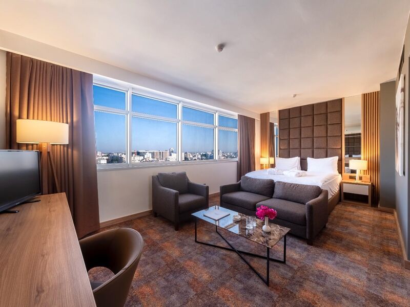 City Hotel 
