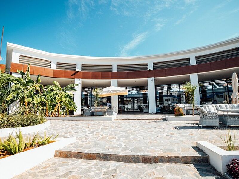 Ekor Elegance Hotel