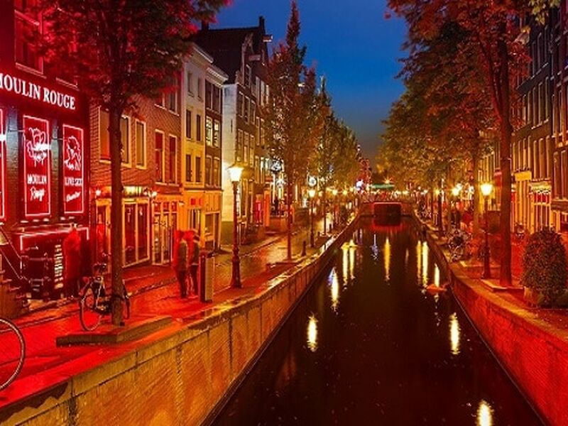 Sömestre Özel 5 Ülke ile Benelüx & Paris & Köln & Turu Pegasus Havayolları İle 7 Gece 8 Gün CRL-CRL IS001