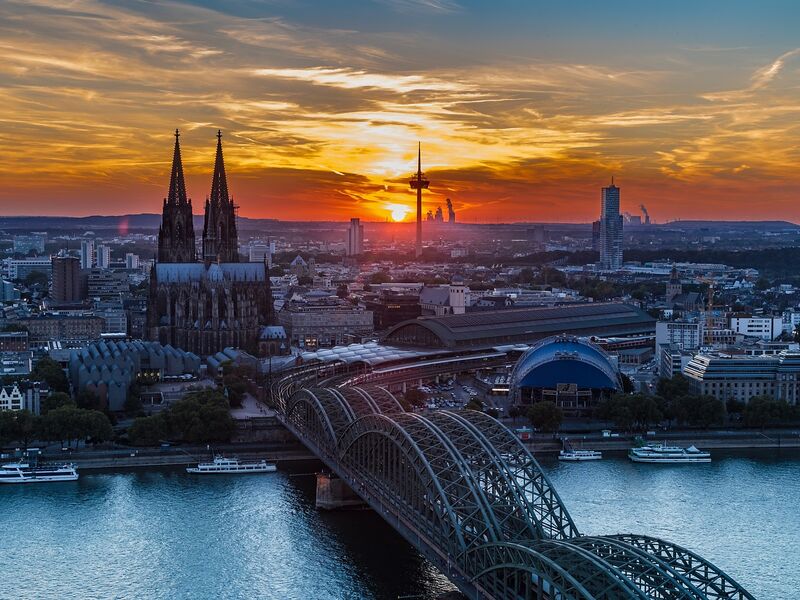 Mega Benelüx & Paris & Colmar & Köln Turu Pegasus Havayolları ile 7 Gece 8 Gün (CRL-CRL) IS001